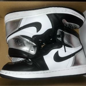 AIR JORDAN 1 WOMENS “SILVER TOE”